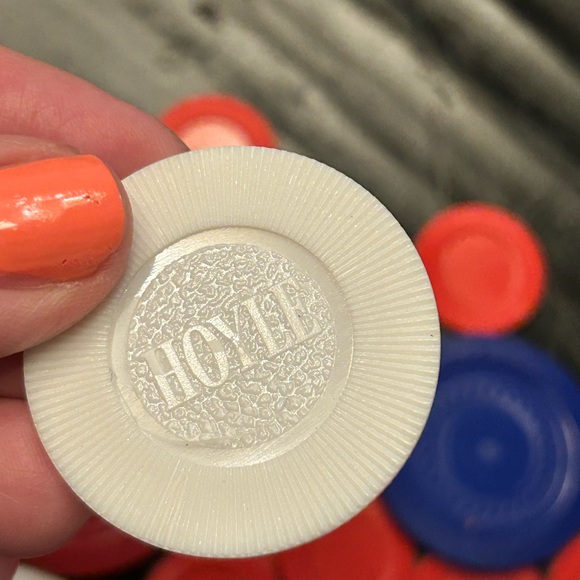 Bundle of 88 Vintage poker chips red white & blue 70 small & 18 large mix media - Picture 4 of 7